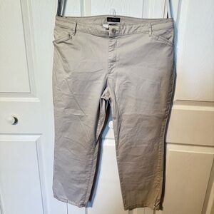 Lee khaki Relaxed fit straight leg Mid rise pants size 18p